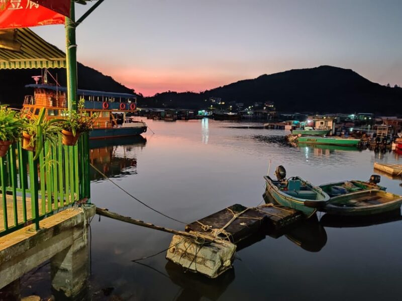 Hong Kong: Lamma Island Walking Tour With Lunch - Key Points