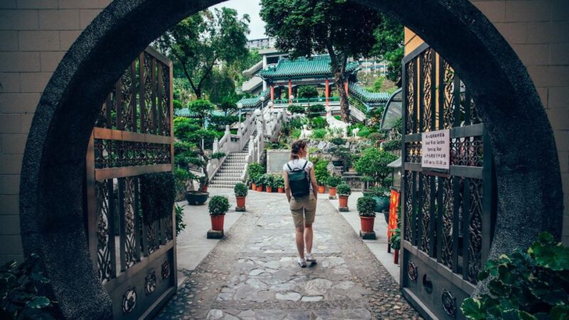 Hong Kong : Must-See Attractions Walking Tour - Key Points