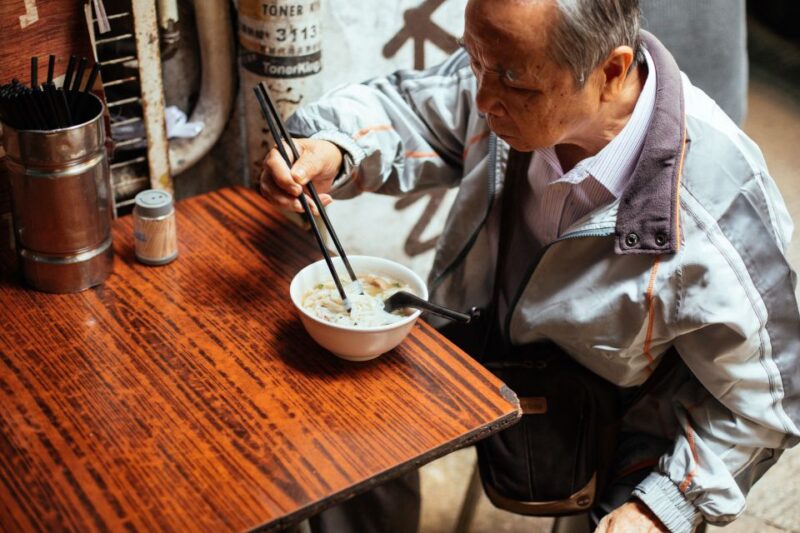 Hong Kong: Private Food Tour With 10 Tastings - Key Points