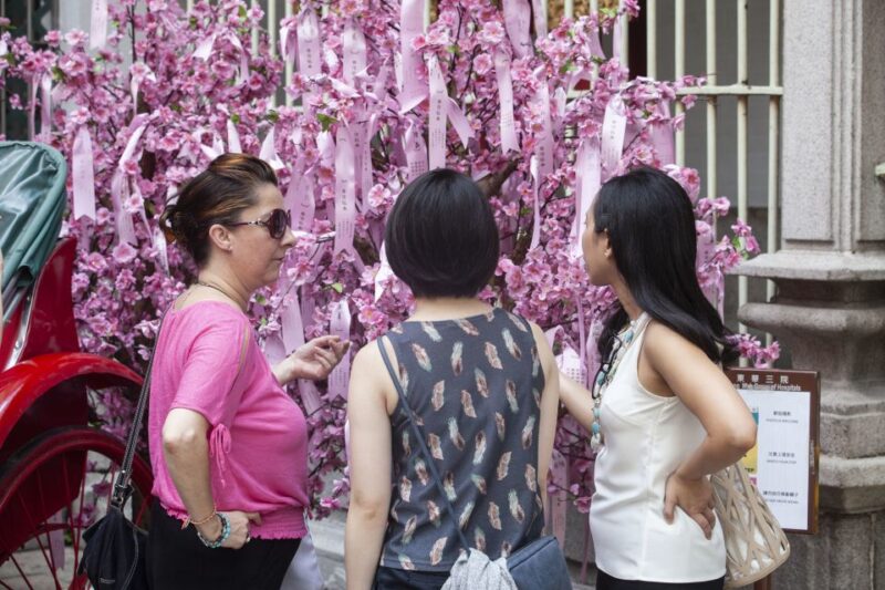 Hong Kong: Private Walking City Tour With a Local Guide - Key Points