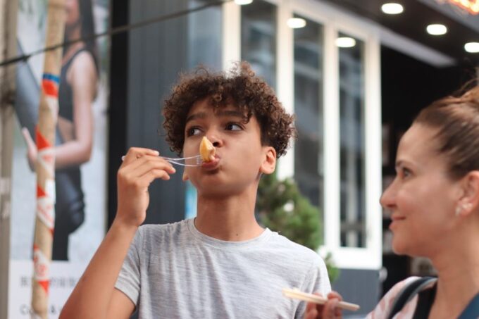 Hong Kong: Street Food Tasting Tour in Old Town Central - Booking and Reservations