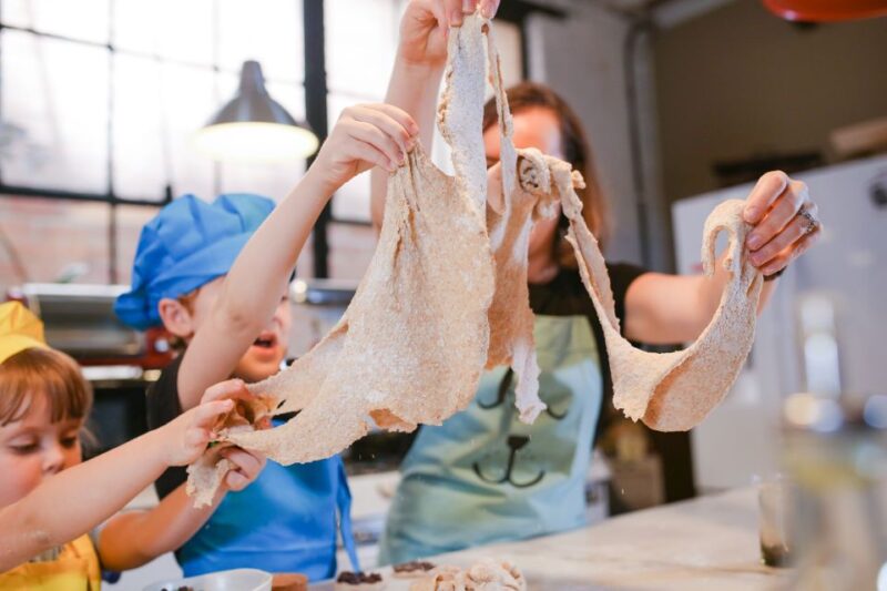 Hong Kong: Traditional Chinese Baked Goods DIY Workshop - Languages Offered