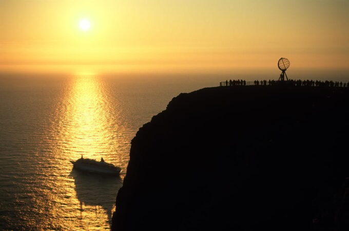 Honningsvåg: North Cape Summer Tour With Sami Family Visit - Scenic Journey