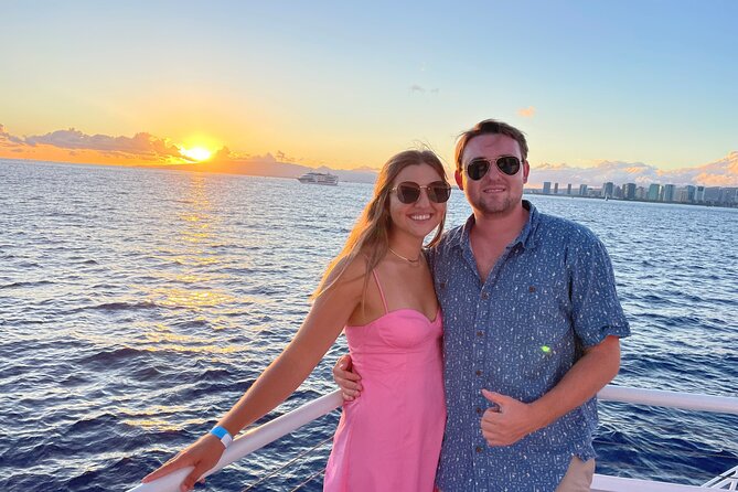 Honolulu Sunset & Fireworks Dinner Cruise - Capacity and Transportation