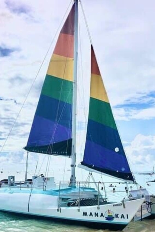 Honolulu: Waikiki Fireworks Catamaran Cruise - Key Points