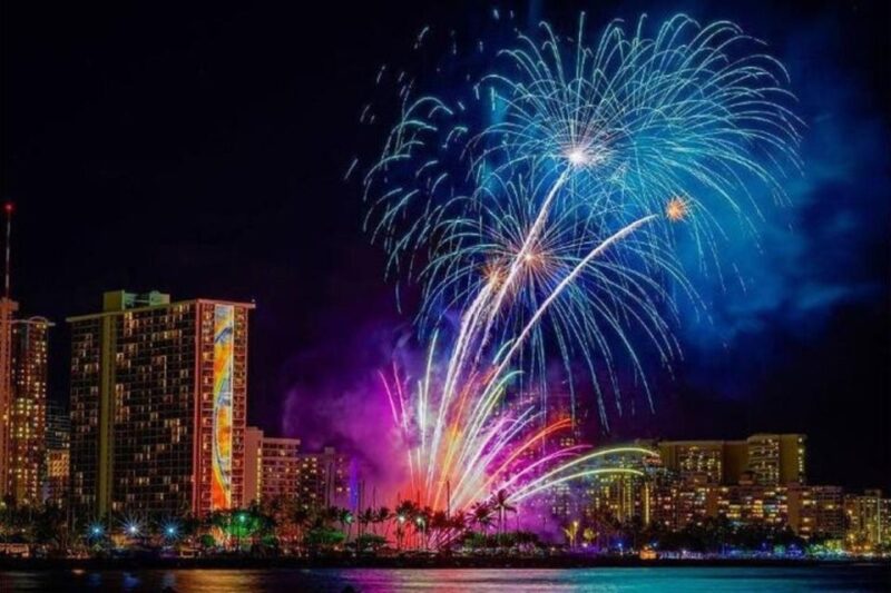 Honolulu: Waikiki Fireworks Catamaran Cruise - Inclusions