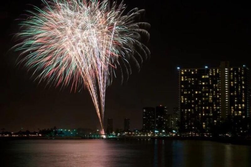 Honolulu: Waikiki Fireworks Catamaran Cruise - Scenic Views