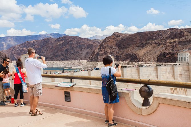 Hoover Dam Tour With Lake Mead Cruise From Las Vegas - Photo Opportunity at Welcome Sign