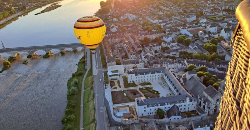 Hot Air Balloon Flight: Chambord, Chenonceau, Cheverny, Blois - Key Points