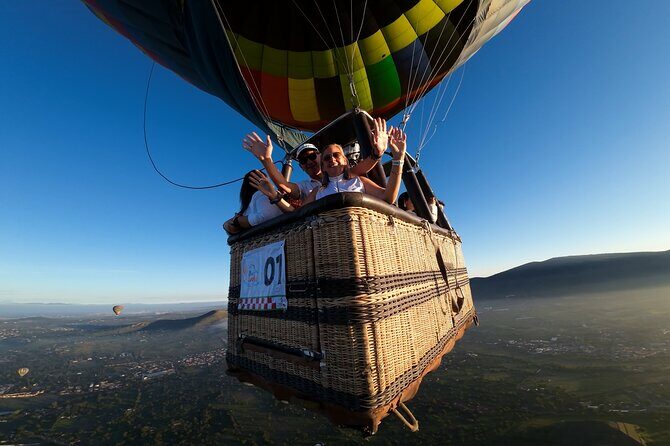 Hot air balloon flight in Teotihuacán + Breakfast in a Cave - Discovering Teotihuacán from the Sky and Beyond: A Detailed Review