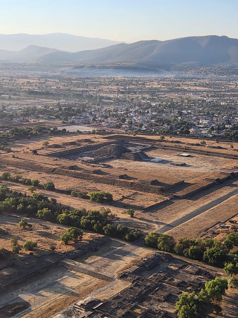 HOT AIR BALLOON +GUIDED TOUR IN THE SKY +BREAKFAST IN A CAVE - Key Points