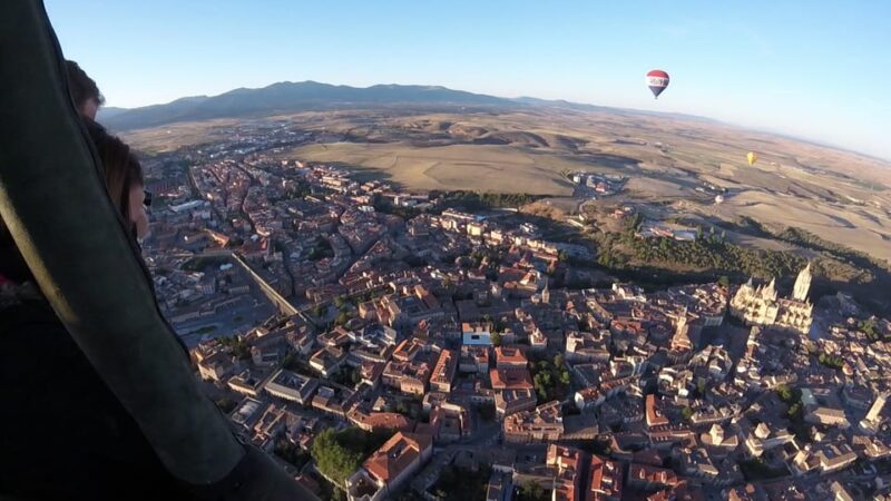 Hot Air Balloon Over Segovia & Hop-On&Hop-Off Touristic Bus - Language and Accessibility Options