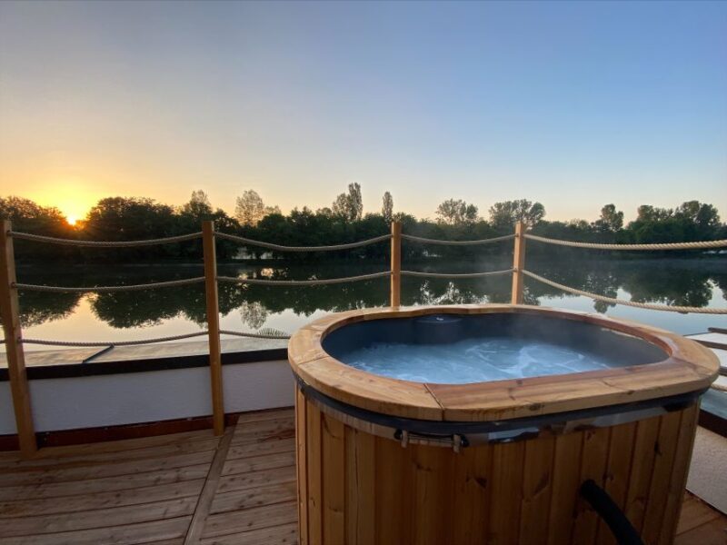 Hot Tub and Relaxation - Key Points