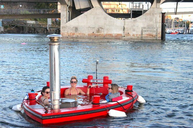 Hot Tub Boat Ride Around Victoria - Key Points