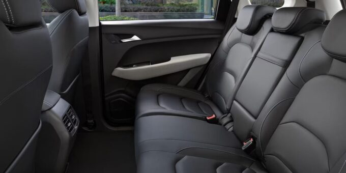 Hourly Rental of a SUV With a Bilingual Driver. - Group Size and Pricing