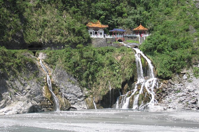 Hualien & Yilan Private Car Tour to Spectacular Natural Wonders - Qixingtan Beach Exploration