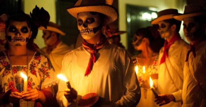 Huatulco: Day of the Dead Experience and Tour - Interacting With Locals
