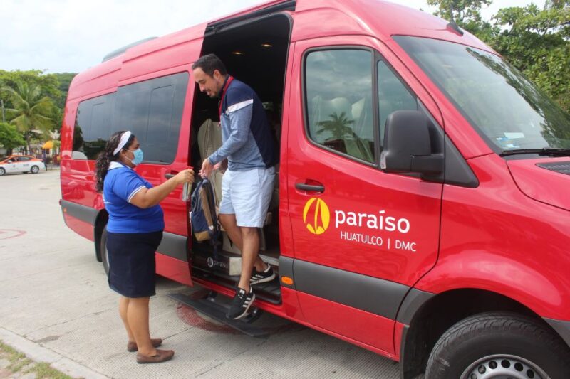 Huatulco: Round-Trip Shared Airport Transfer - Experience and Comfort