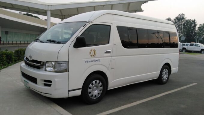 Huatulco: Round-Trip Shared Airport Transfer - Booking and Payment