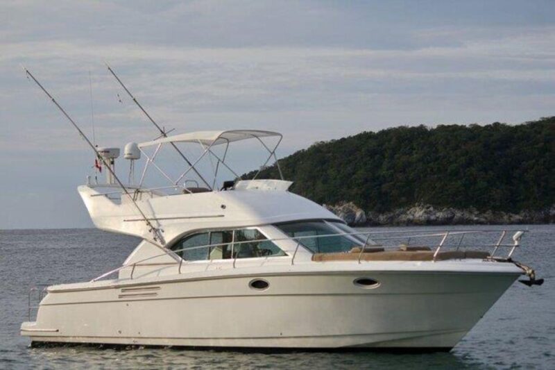 Huatulco: Yacht Charter With Crew in Santa Cruz Huatulco - Overview of the Yacht Charter