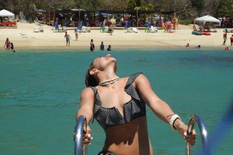 Huatulco: Yacht Charter With Crew in Santa Cruz Huatulco - Experienced Crew and Local Expertise