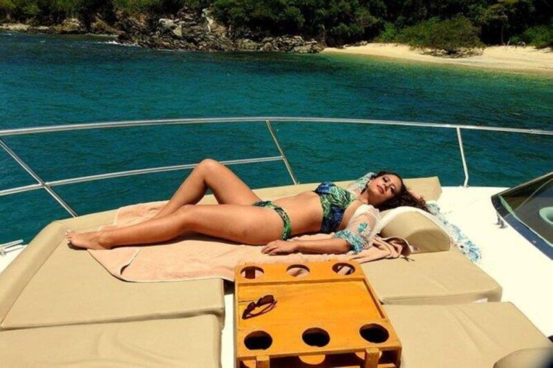 Huatulco: Yacht Charter With Crew in Santa Cruz Huatulco - Marine Life and Coastal Exploration