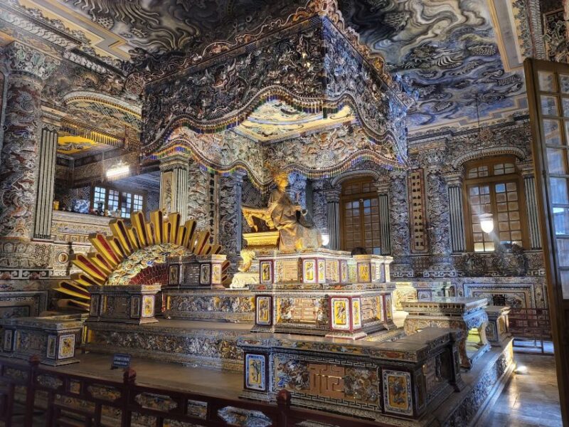 Hue Citadel Exploring With Royal Lunch Private Tour - Delightful Royal Lunch at Ancient Restaurant