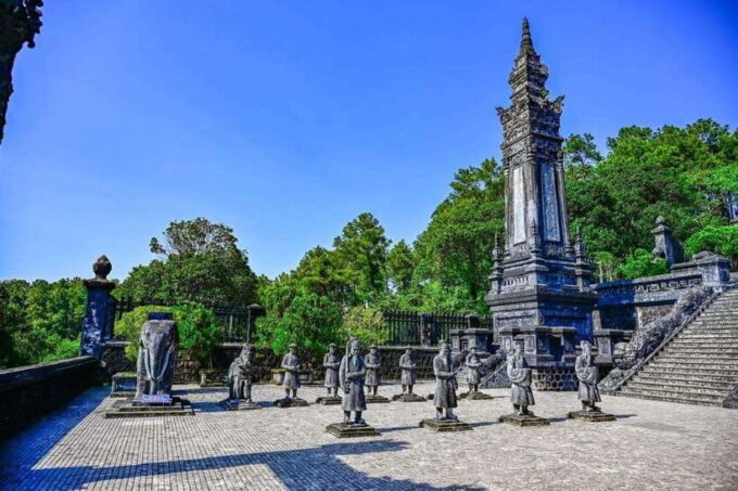 Hue: City Day-Trip by Private Car & English-Speaking Driver - Explore the Dong Ba Market and An Dinh Palace