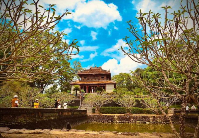 Hue City Explore Full Day Tour From Hoi An or Da Nang - Exploring Imperial City and Thien Mu Pagoda