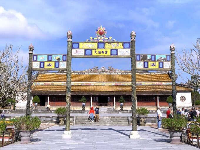 Hue: City Highlights and Craft Villages Tour With Lunch - Tay Ho Village and Incense