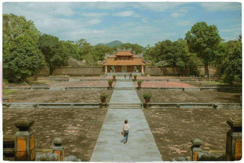 Hue City Sightseeing All Highlights By Train From Da Nang - Pagoda of the Celestial Lady