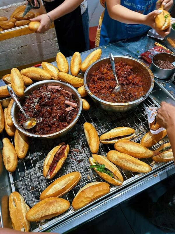 Hue: Deluxe Walking tour to Imperial City and Dong Ba Market - FAQ
