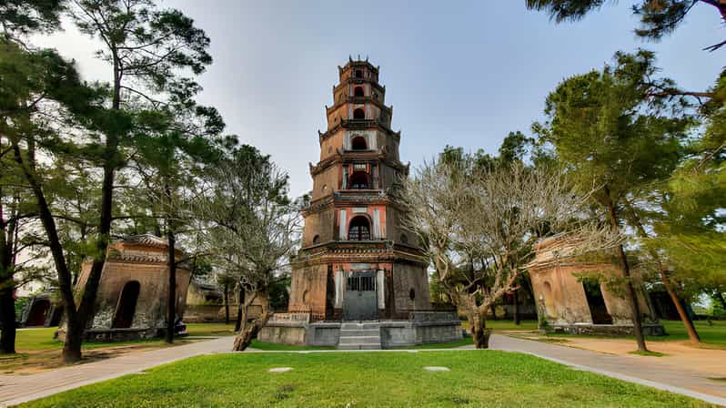 Hue: Dragon Boat Cruise, Imperial Citadel, & Market Day Trip - Visiting Thien Mu Pagoda