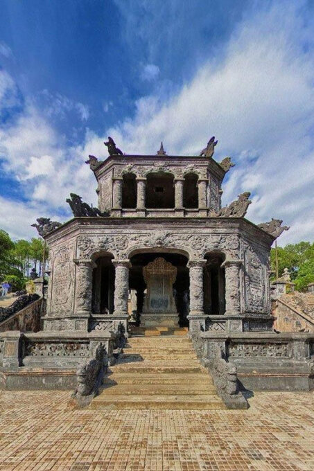 Hue: Dragon Boat Cruise, Imperial Citadel, & Market Day Trip - Touring Royal Tombs