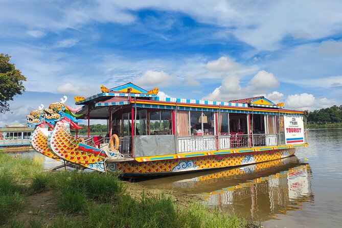 Hue Dragon Boat Tour: Hon Chen Palace, Royal Tombs, Pagoda - Boat Tour Experiences