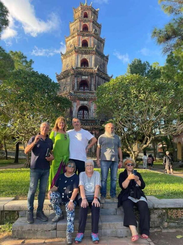 Hue Dragon Boat Tour: Perfume River, Royal Tombs & Pagoda - Exploring the Perfume River