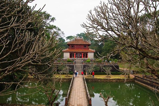 Hue Dragon Boat Tour: Visit Thien Mu Pagoda and Royal Tombs - Key Details