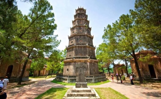 Hue: Dragon Boat Trip to Visit Thien Mu Pagoda & Royal Tombs - Royal Tomb Exploration