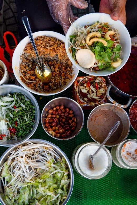 Hue: Evening Food Walking Tour - Taste 8 Distinctive Dishes