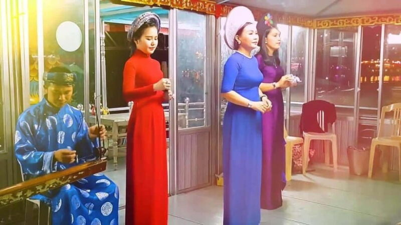 Hue Evening Foodie Cyclo Tour & Folk Music on Perfume River - Key Points