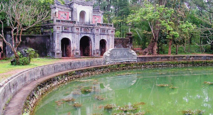 Hue : Get off the Beaten Track Private Tour - Kings, Wives, and Eunuchs