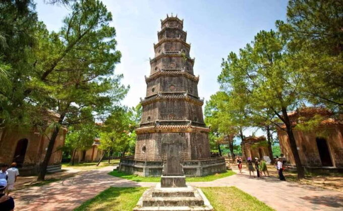 Hue: Half-Day City Tour by Car and Dragon Boat - Perfume River Cruise