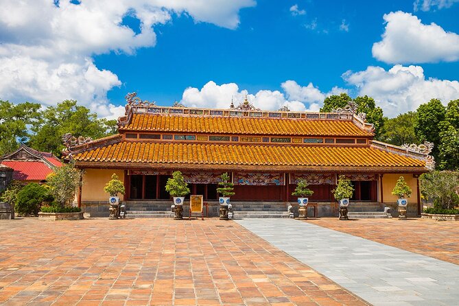 Hue Half Day Tour: Perfume River, Hue Citadel, Dong Ba Market - Exploring Hue Citadel