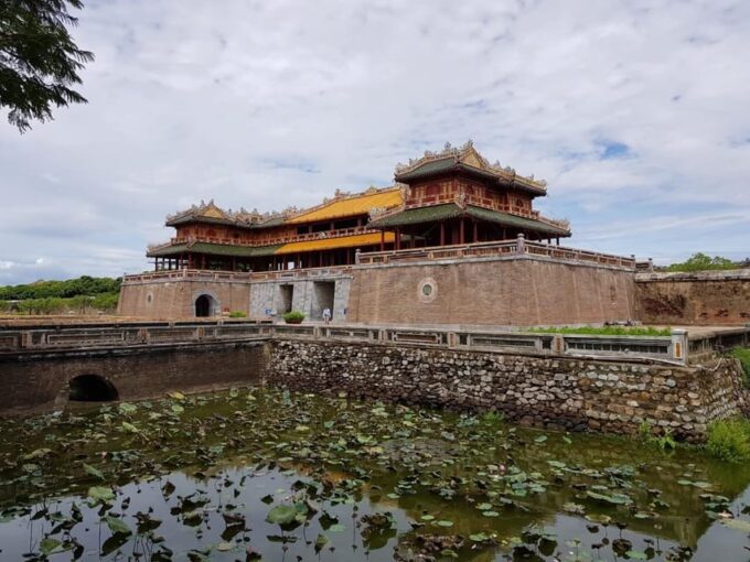 Hue Half Day Tour: Perfume River, Imperial Citadel, Market - Guided Tour Experiences