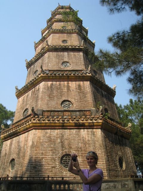 Hue Half-Day Tour With Boat Trip and Sightseeing - Visiting Thien Mu Pagoda