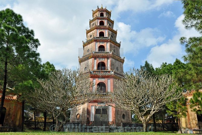 Hue Imperial City Daily Ingroup Tour via Hai Van Pass - Perfume River