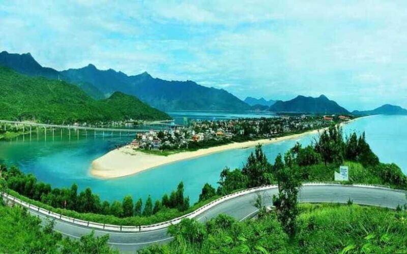 Hue Imperial Private Tour via Hai Van Pass Train Experience - Savoring Local Cuisine