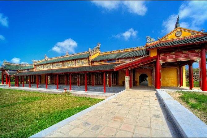 Hue Luxury Group Tour - Visiting Thien Mu Pagoda