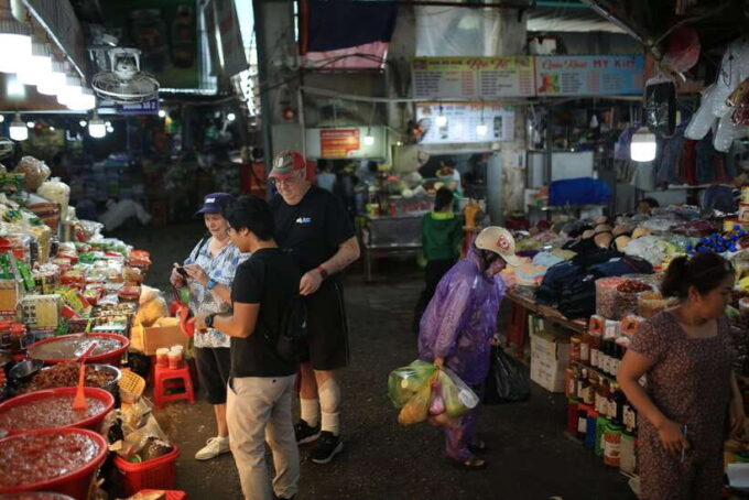 Hue: Market Tour and Cooking Class With Typical Dishes - Learning Traditional Hue Cooking Techniques