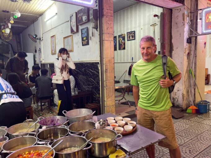 Hue : Night Local Street Food Tour by Vietnamese Cyclo - Bun Bo Hue - Hue Beef Noodle
